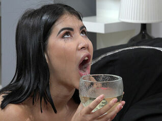 Dame Dee in HD Urinating Flick Pee Degustating Bj - Vipissy